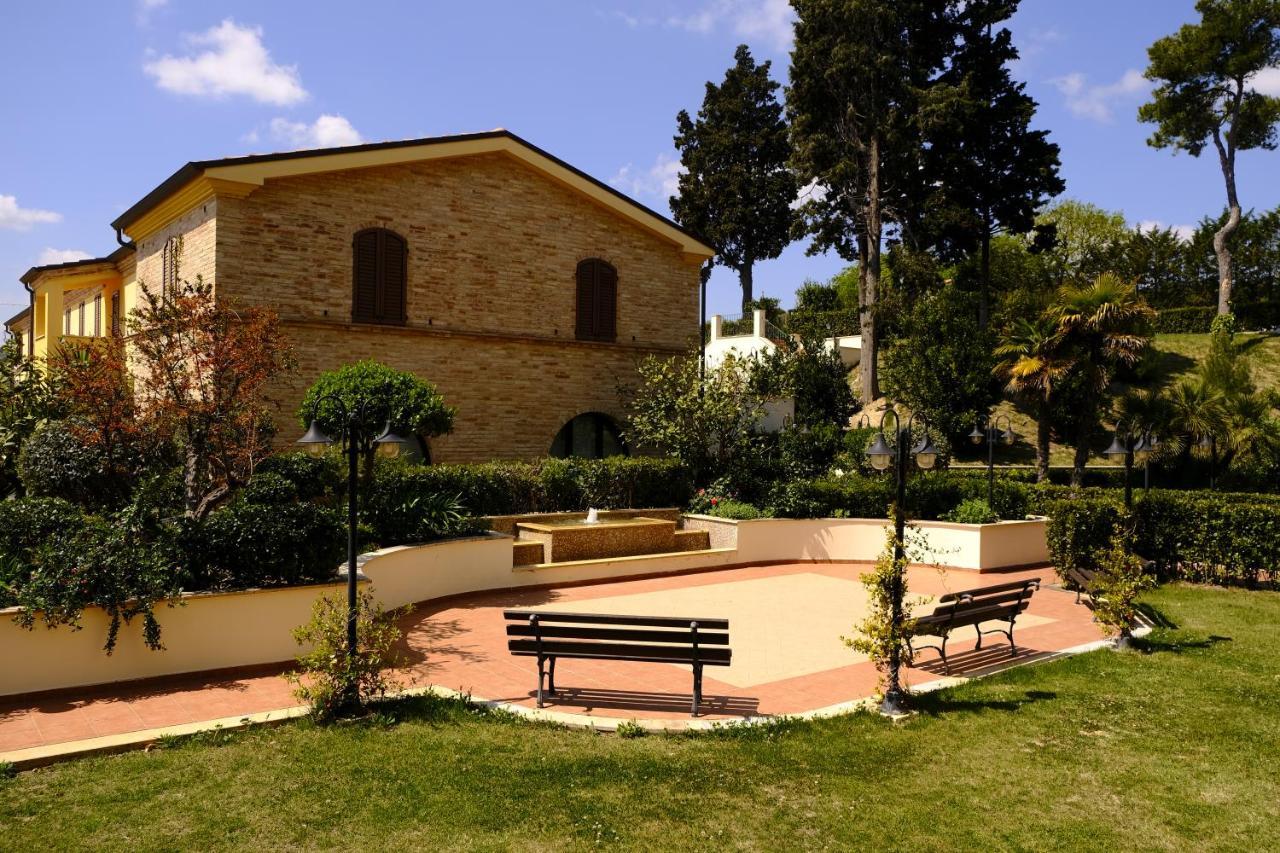 L'Antico Uliveto Hotel Porto Potenza Picena Exterior photo