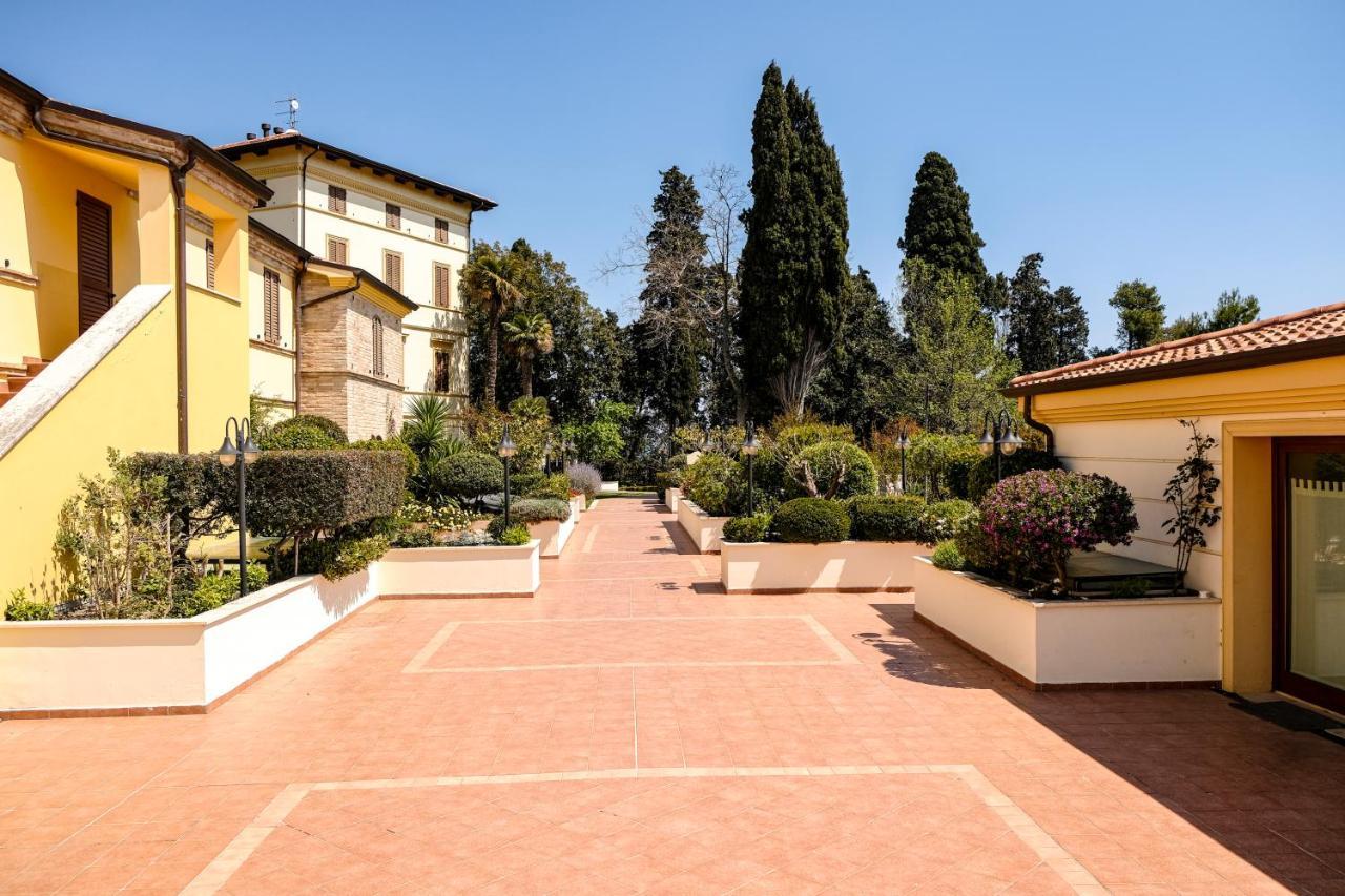 L'Antico Uliveto Hotel Porto Potenza Picena Exterior photo